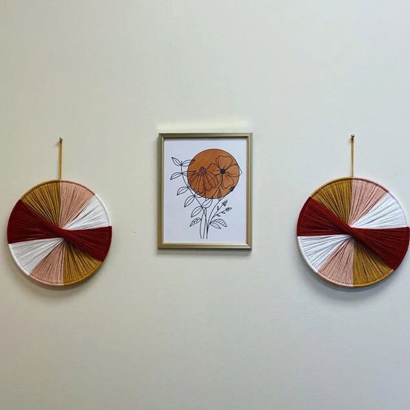 Thread Bloom Wandkunst – Handgefertigtes Fadenmuster Für Ein Modernes Ambiente 4