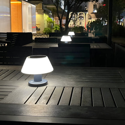 TinySolar Tischlampe Schwarz-Weiß – Nachhaltige Eleganz Für Ihr Zuhause 4