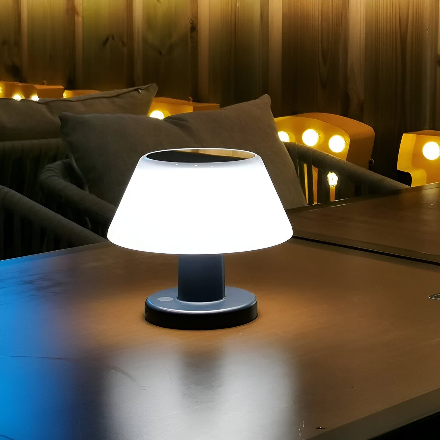 TinySolar Tischlampe Schwarz-Weiß – Nachhaltige Eleganz Für Ihr Zuhause 5