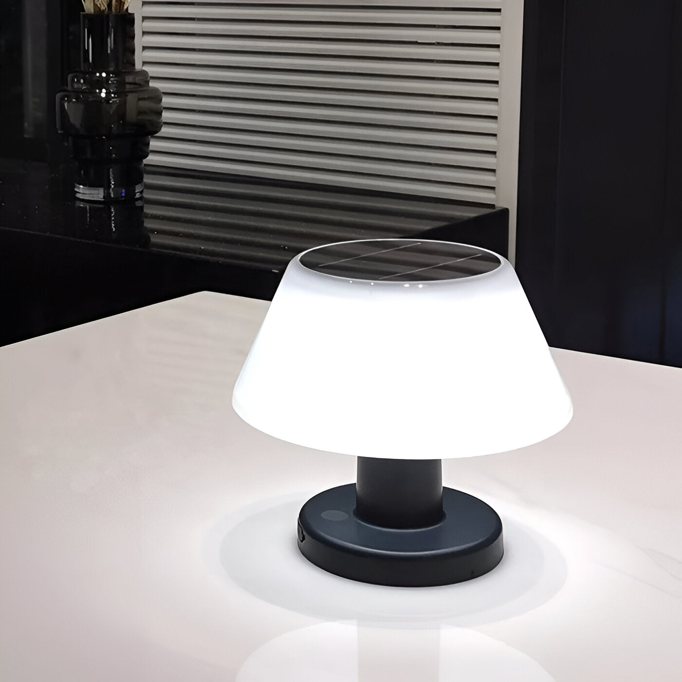 TinySolar Tischlampe Schwarz-Weiß – Nachhaltige Eleganz Für Ihr Zuhause 6