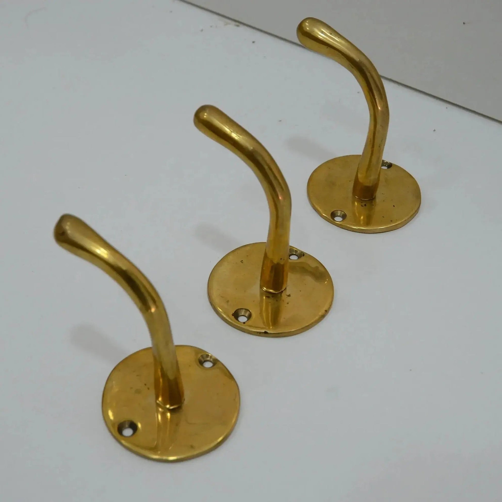 Unlackierte Messing Garderobenhaken Set – Elegante Aufbewahrung für Ihr Zuhause 1