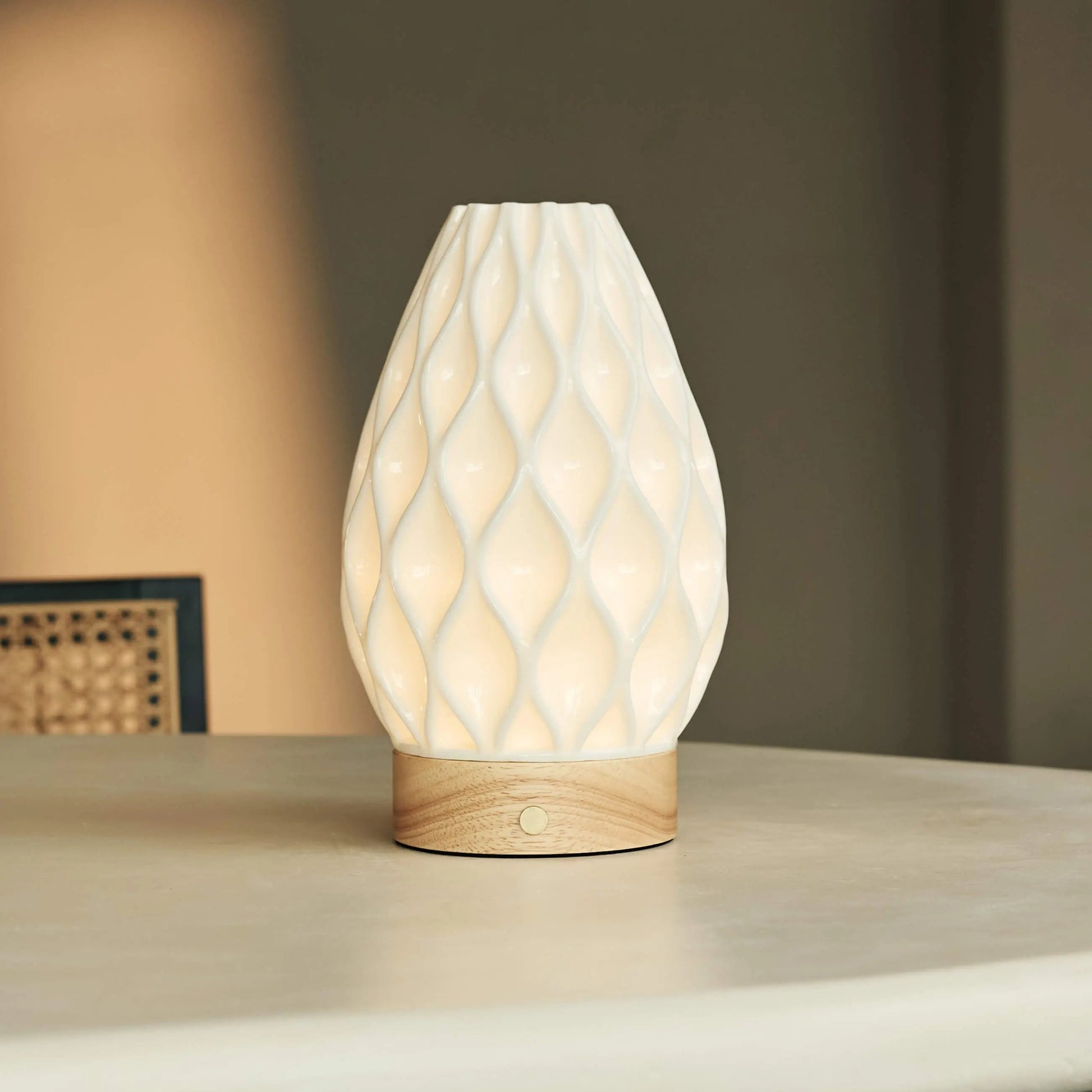 Vela Kabellose Tischlampe aus Porzellan – Flexibles Licht für Jeden Anlass 4