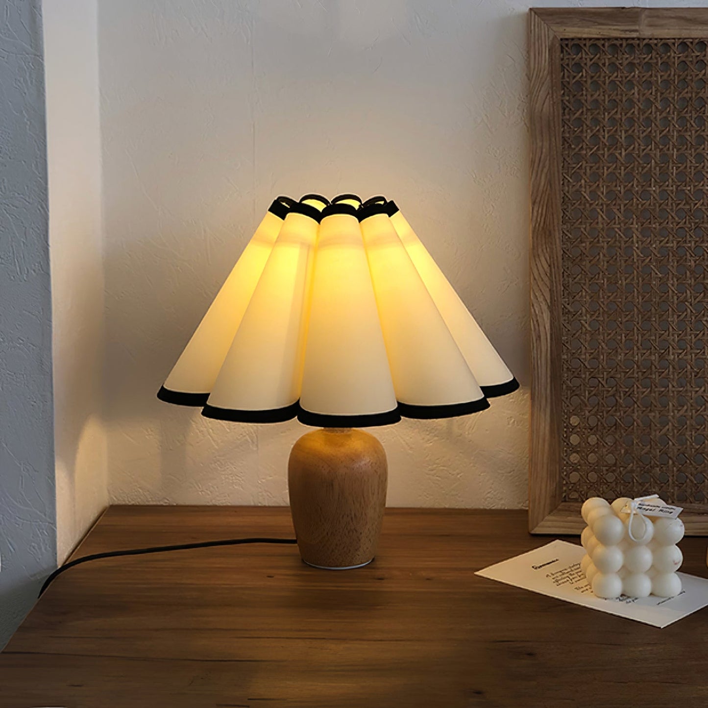 Vintage Fluted Tischlampe – Elegante Beleuchtung für Ihr Zuhause 3