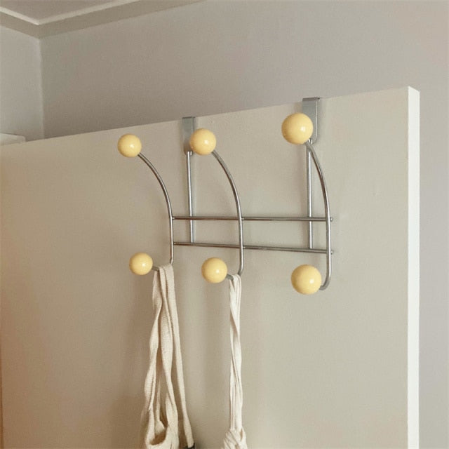 Vintage Garderobe Mit Drei Haken – Stilvolle Ordnung Für Ihr Zuhause 2