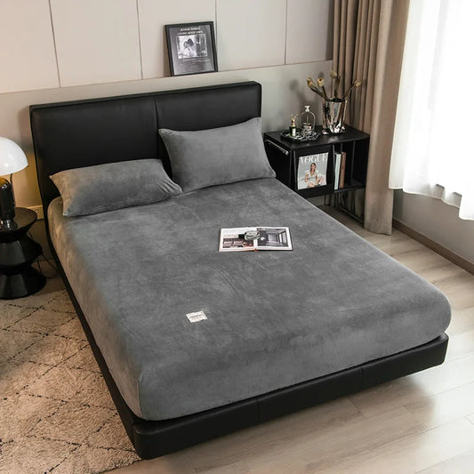 **WINTER MILCH SAMT SPANNBETTLAKEN** – Weiche, Warme und Rutschfeste Matratzenhülle 1