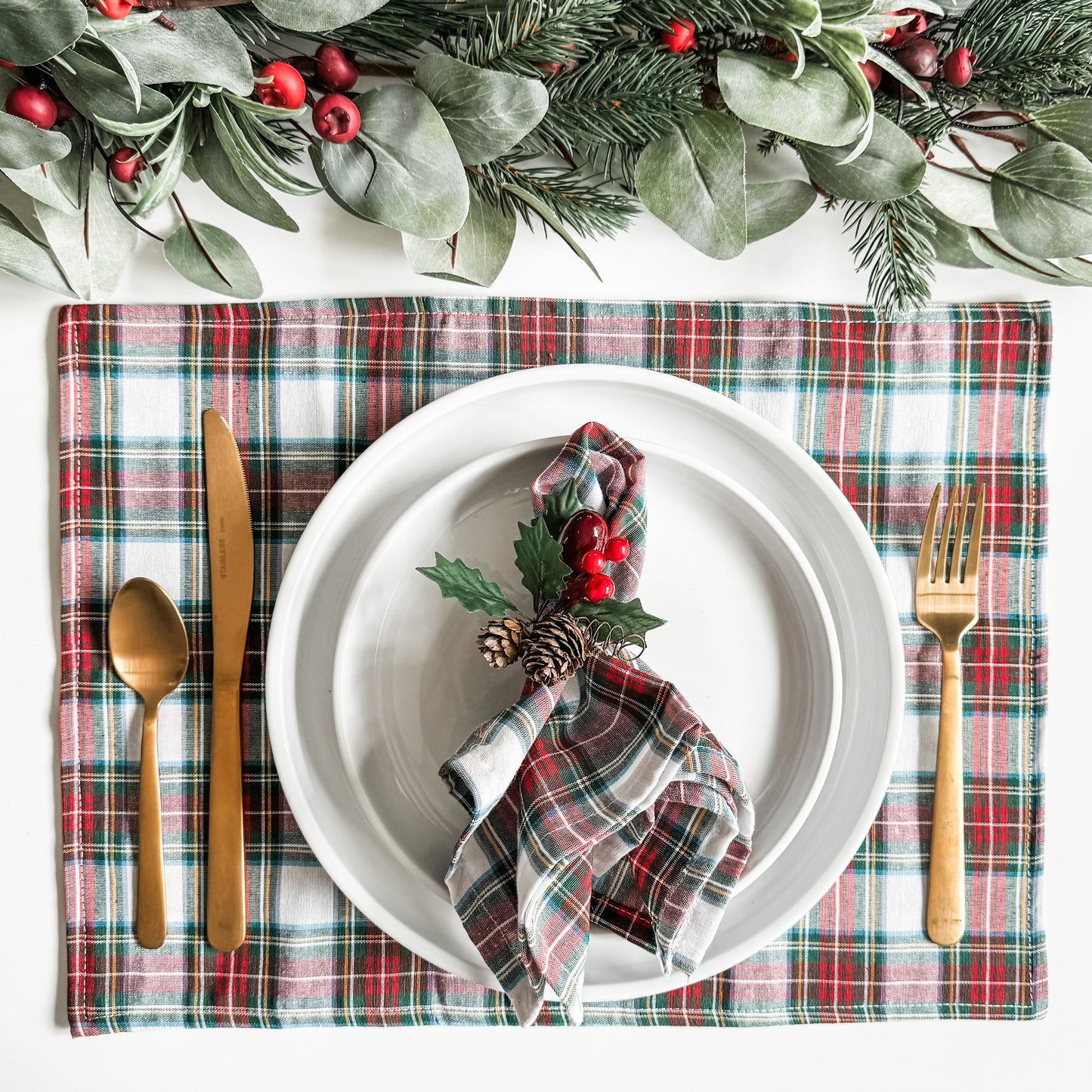 Weihnachtliches Stofftischset Set – Festliche Stimmung Für Ihre Feiertagsmahlzeiten 1