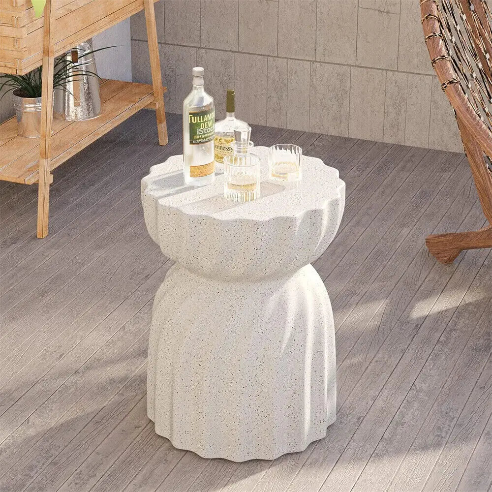 **Zeitgenössischer Beistelltisch aus Beton** – Stilvolles Design für Innen und Außen 1