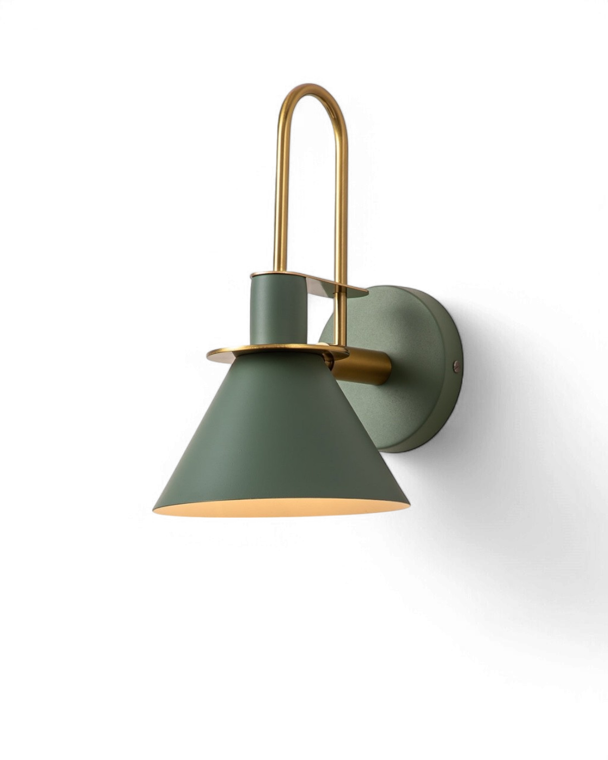 Kegelschirm Wandleuchte - Elegantes Messing-Finish