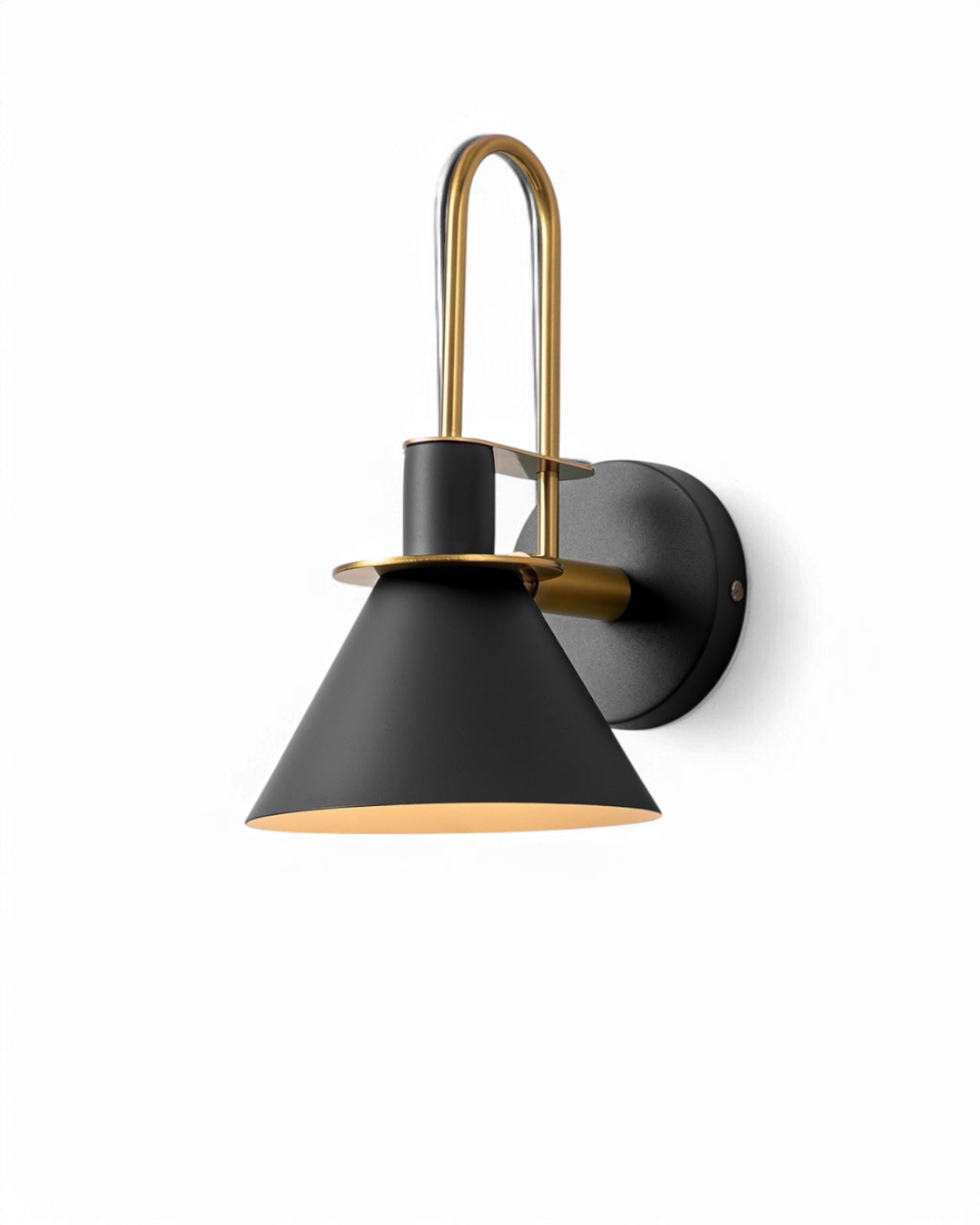 Kegelschirm Wandleuchte - Elegantes Messing-Finish