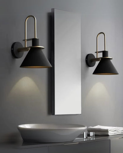 Kegelschirm Wandleuchte - Elegantes Messing-Finish