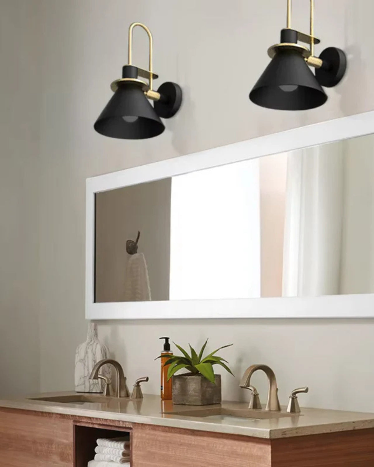Kegelschirm Wandleuchte - Elegantes Messing-Finish