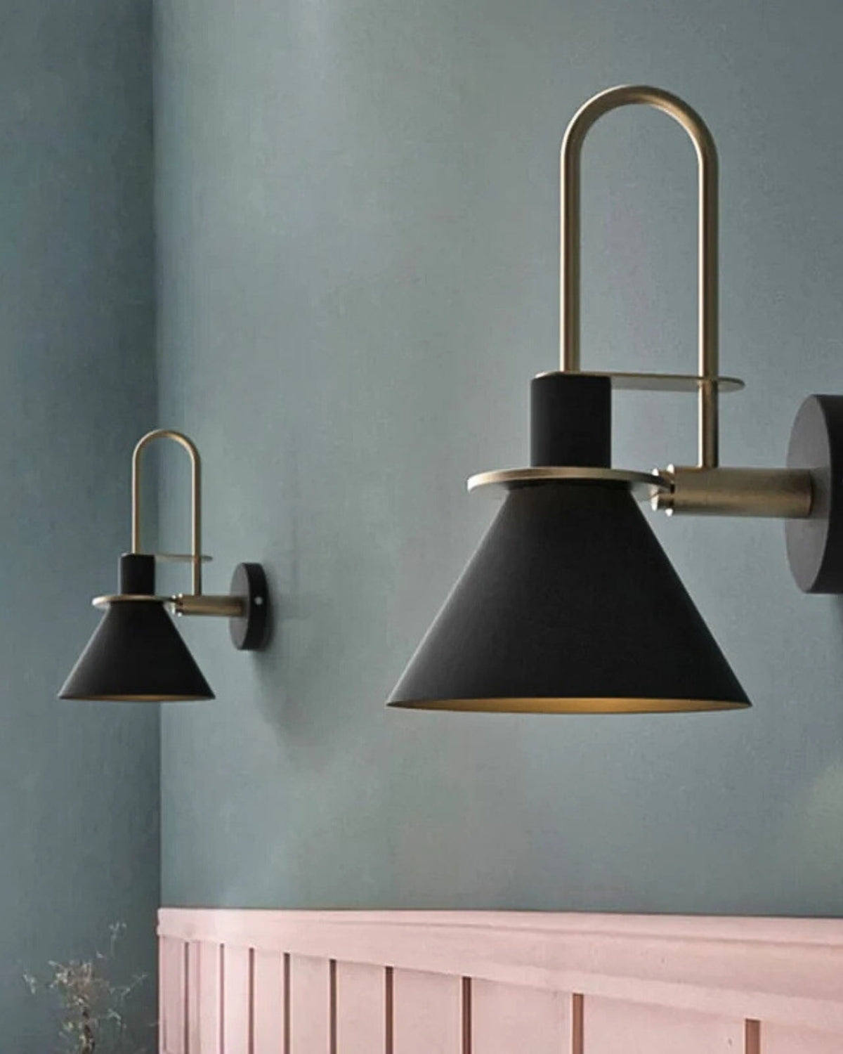 Kegelschirm Wandleuchte - Elegantes Messing-Finish