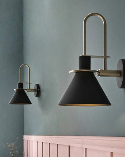 Kegelschirm Wandleuchte - Elegantes Messing-Finish