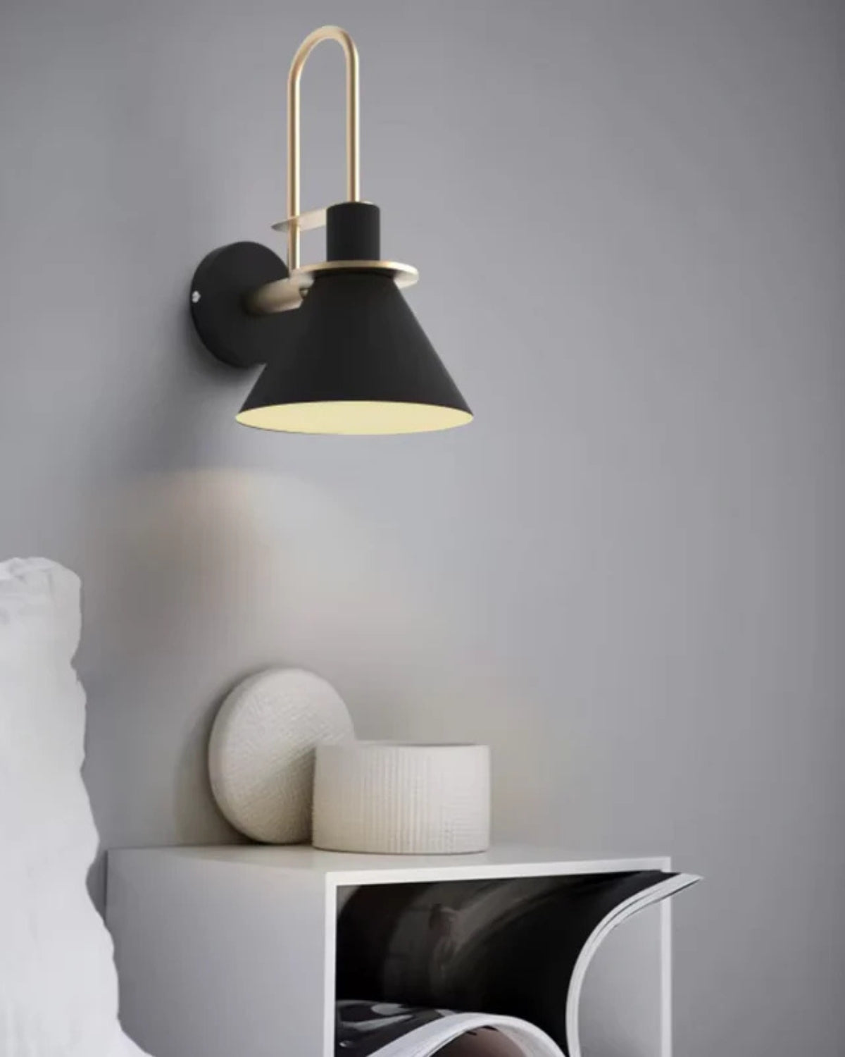 Kegelschirm Wandleuchte - Elegantes Messing-Finish