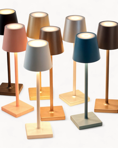 Schlanke Tischlampe Kegelschirm - Stilvolles Licht