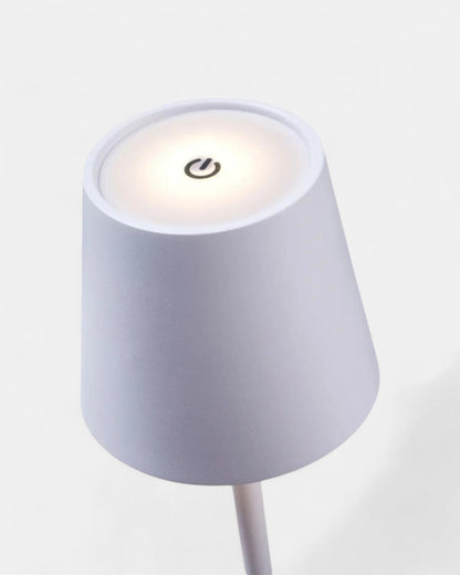 Schlanke Tischlampe Kegelschirm - Stilvolles Licht