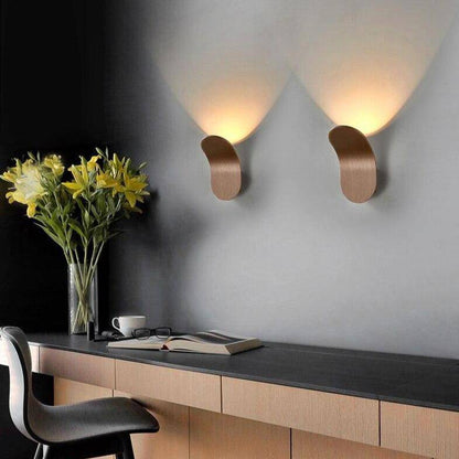 <strong>Designer-LED-Wandleuchte Gebogener Metallschirm – Elegante Beleuchtung für Ihr Zuhause</strong> 2