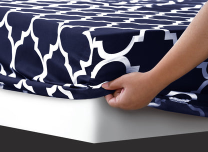 <strong>Geometrisches Spannbettlaken Blau</strong> – Hochwertiger Komfort für Ihr Schlafzimmer 2