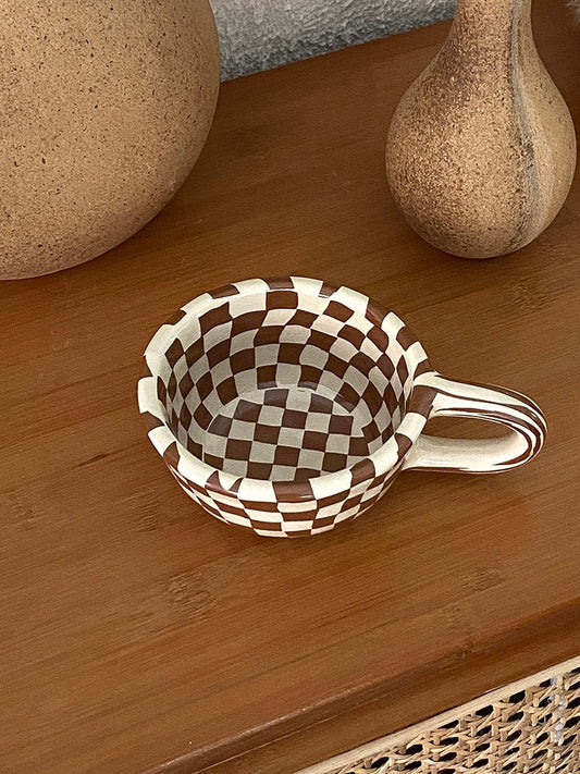 <strong>Keramik-Lattebecher Schachbrettmuster</strong> – Stilvolles Design für Kaffeeliebhaber 1