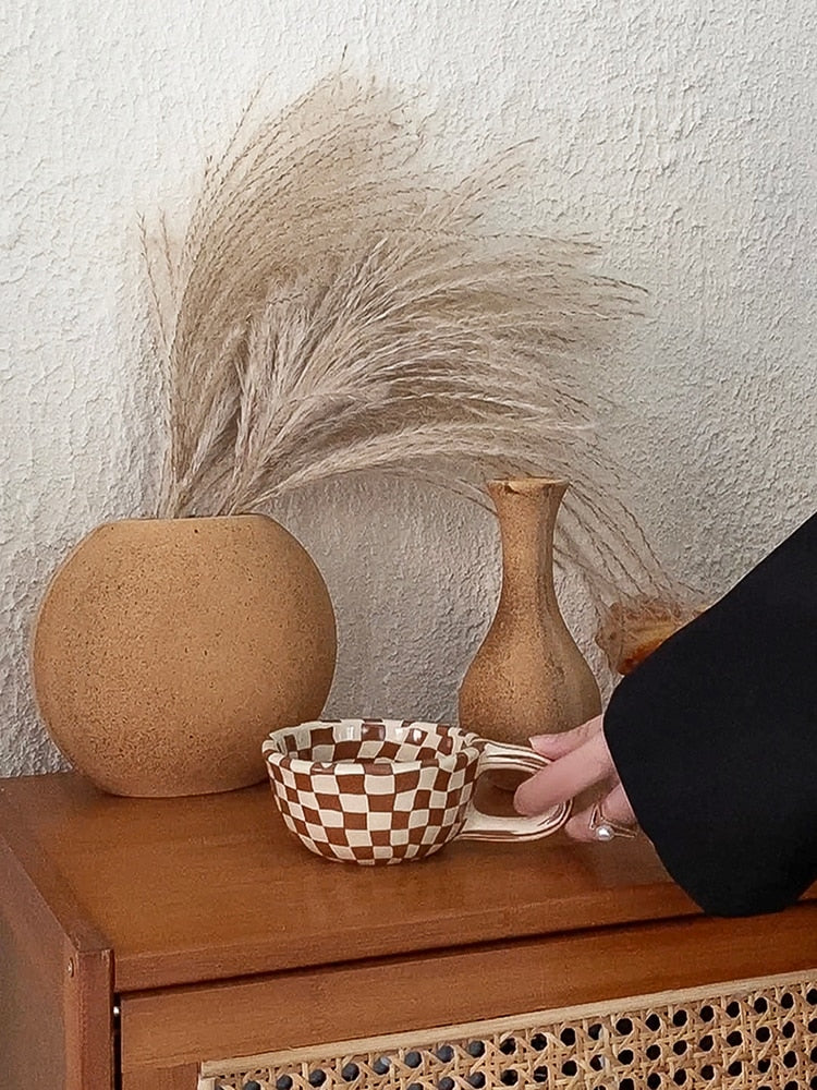 <strong>Keramik-Lattebecher Schachbrettmuster</strong> – Stilvolles Design für Kaffeeliebhaber 4