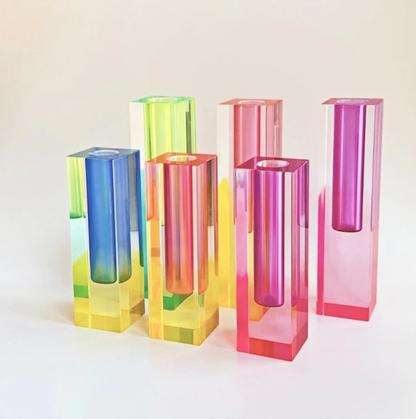 <strong>Moderne Prisma-Acrylvase</strong> – Stilvolle Akzentuierung für Ihr Zuhause 2