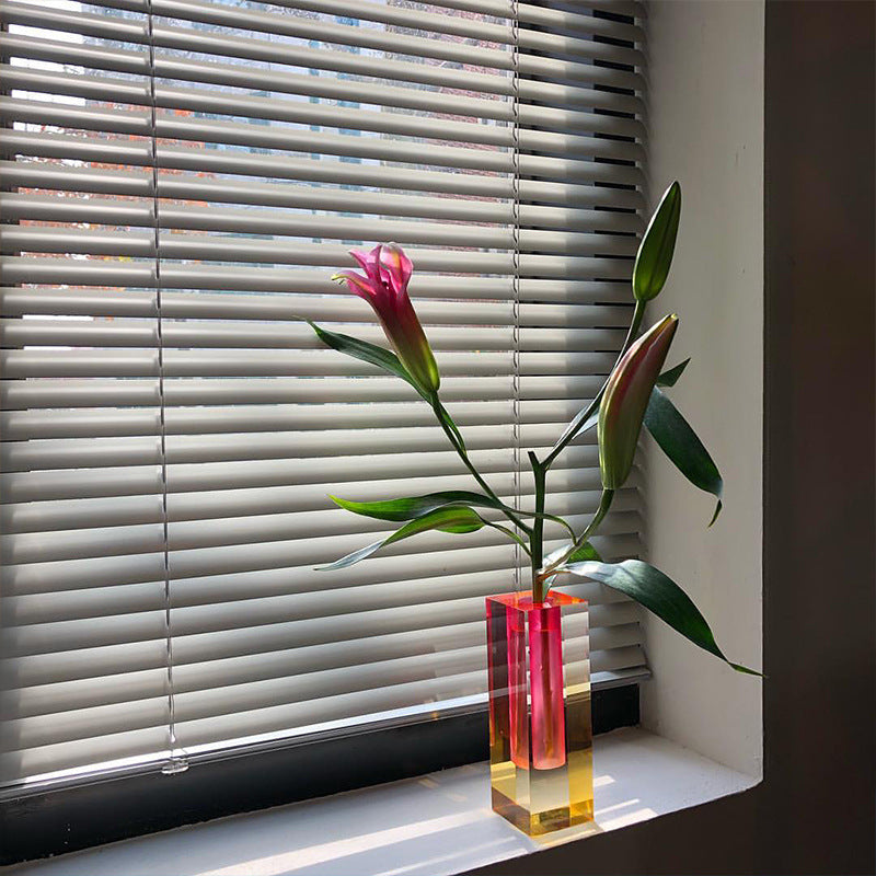 <strong>Moderne Prisma-Acrylvase</strong> – Stilvolle Akzentuierung für Ihr Zuhause 7