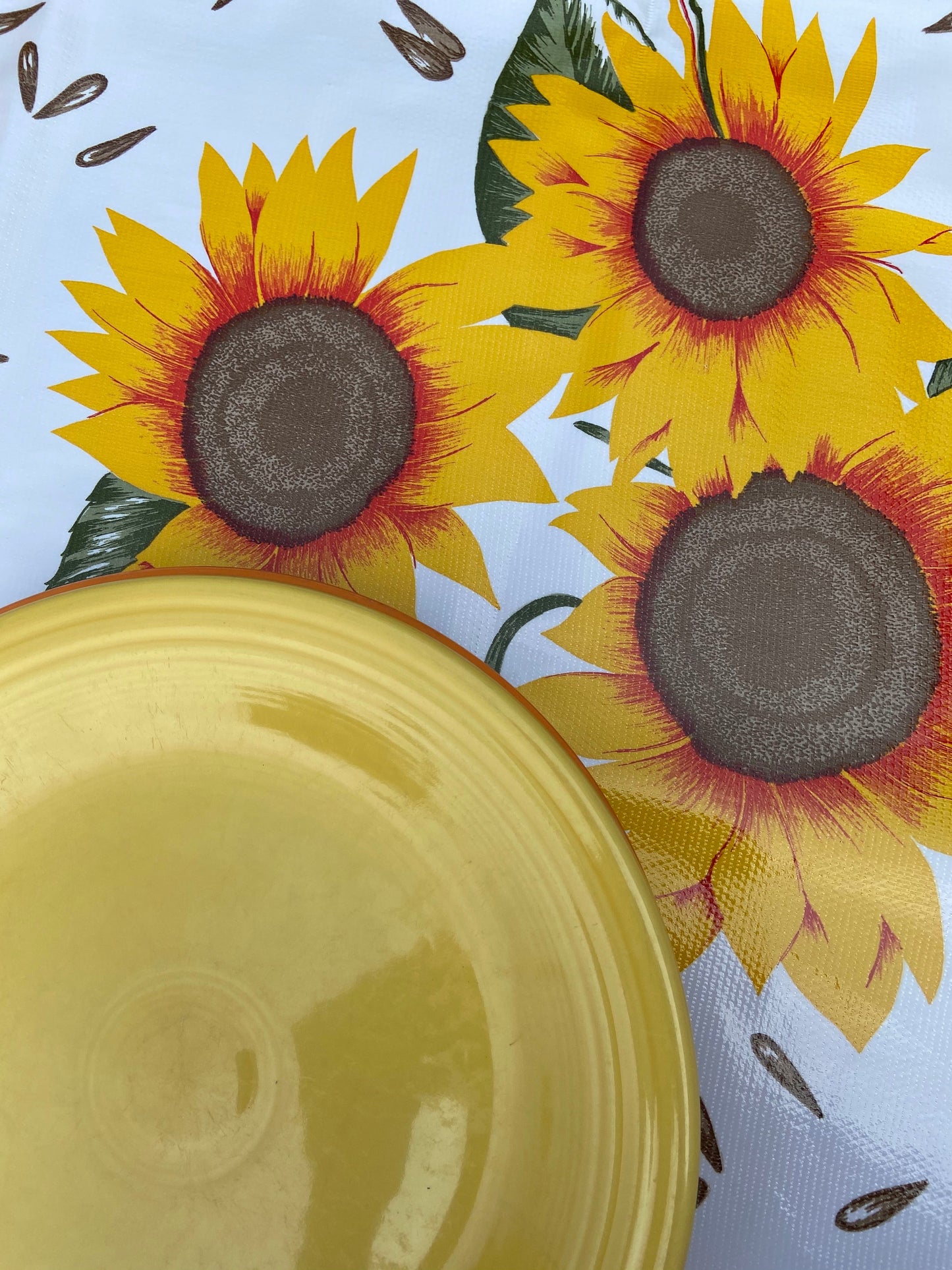 <strong>Sonnenblumen Wachstuch Tischdecken</strong> – Praktische und Stilvolle Tischgestaltung 3