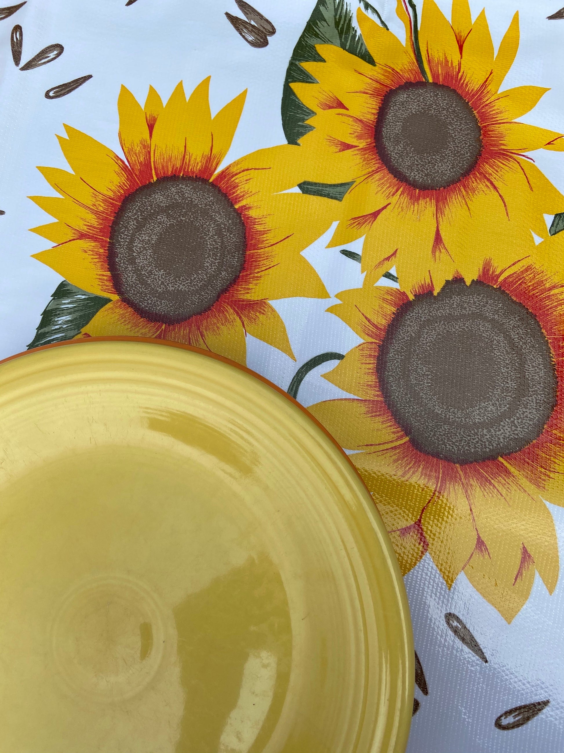 <strong>Sonnenblumen Wachstuch Tischdecken</strong> – Praktische und Stilvolle Tischgestaltung 3