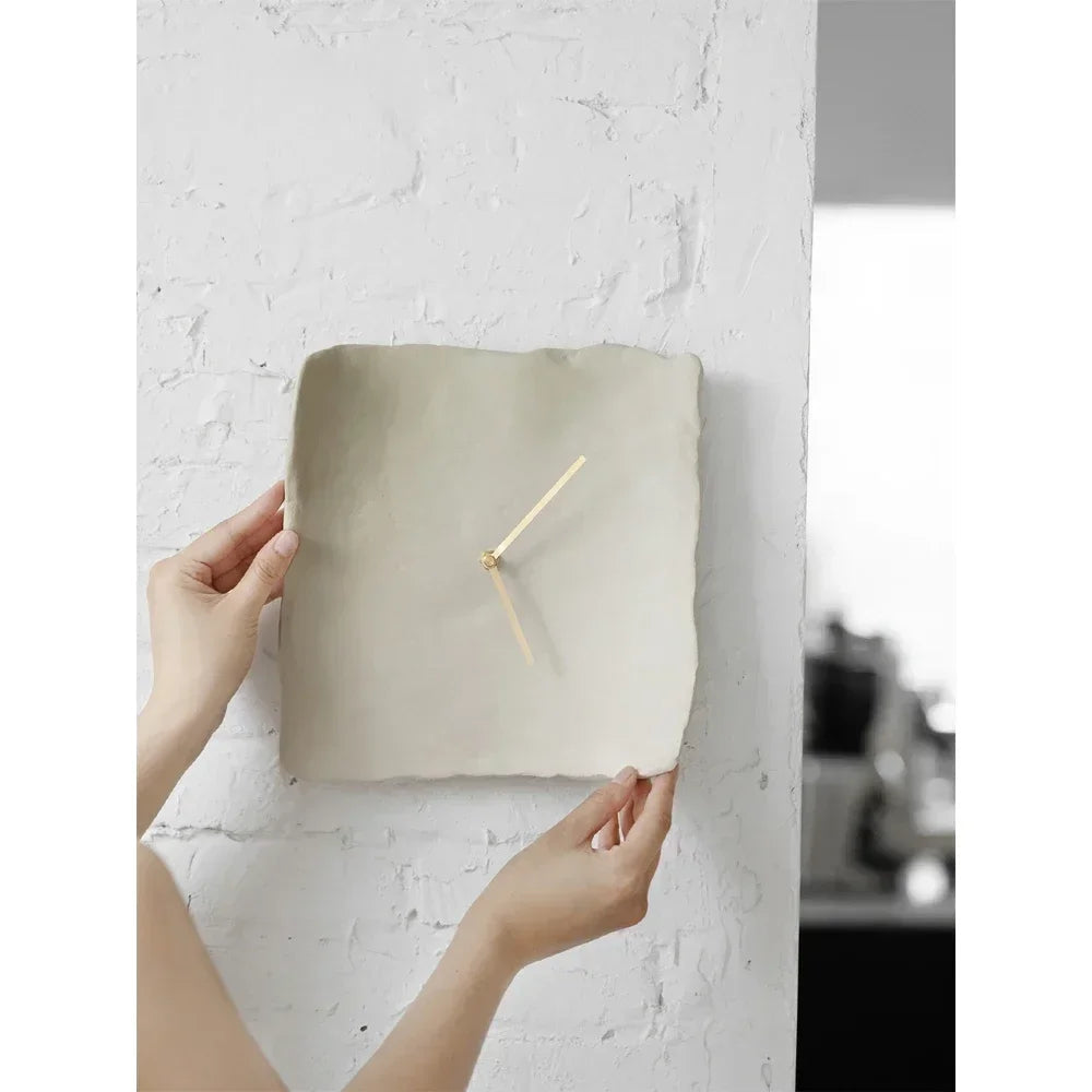 <strong>Wrinkle In Time Wanduhr – Einzigartiges Design für Ihr Zuhause</strong> 5